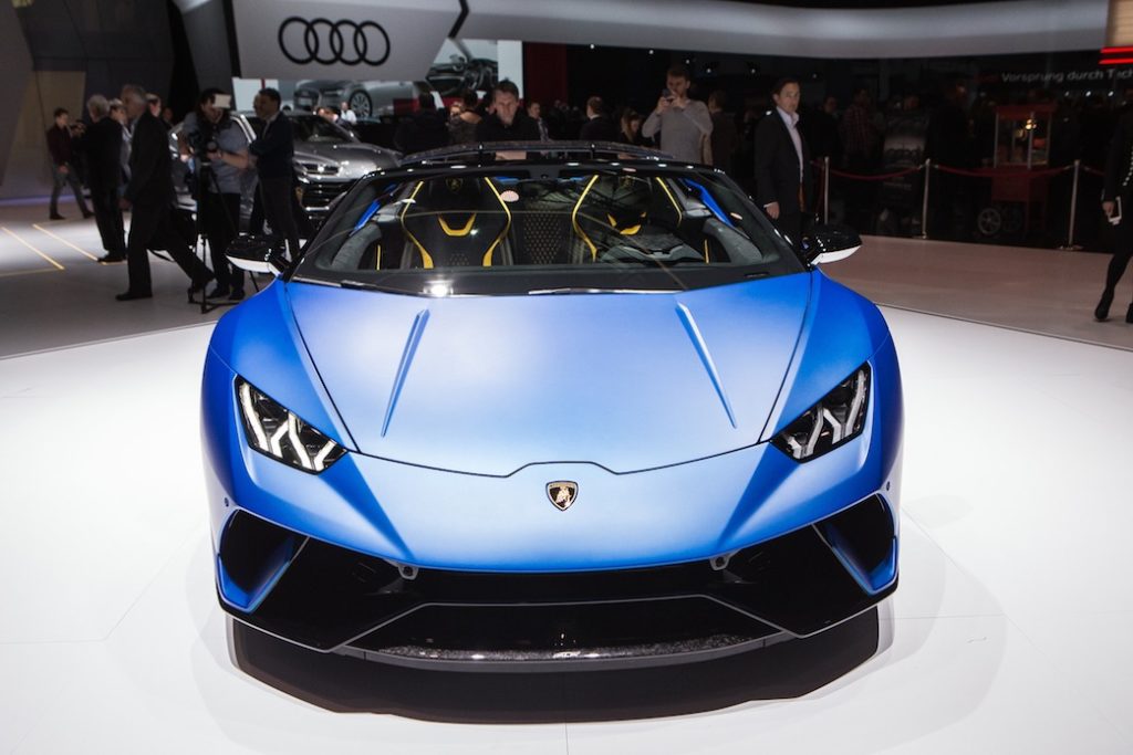 Alcantara interni auto 2019, supercar, Salone di Ginevra