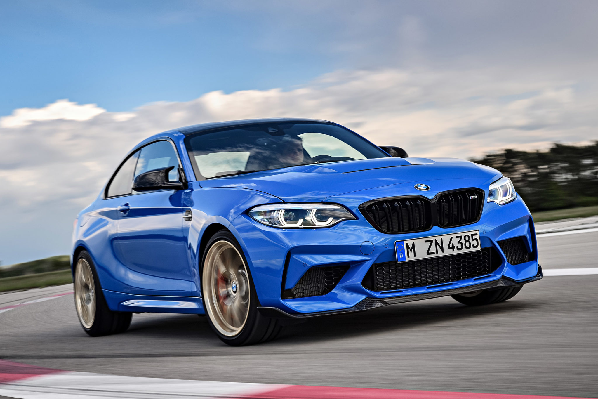 BMW M2 CS: 450 CV per una sportiva dura e pura