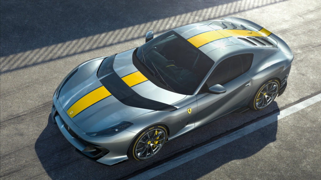 La nuova versione speciale V12 Ferrari è un’auto dalla personalità propria, nettamente distinta dalla 812 Superfast su cui è basata.