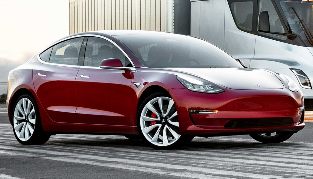 La Tesla Model 3 vince nella battaglia “social”