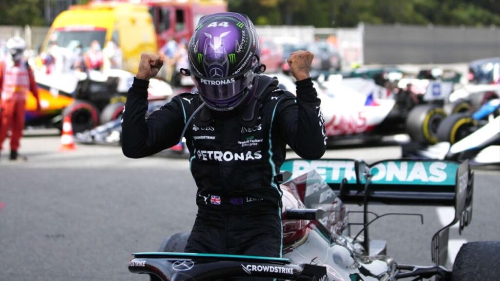 Trionfo di strategia per Lewis Hamilton che ha vinto il GP di Spagna, facendo segnare la quarta vittoria consecutiva.