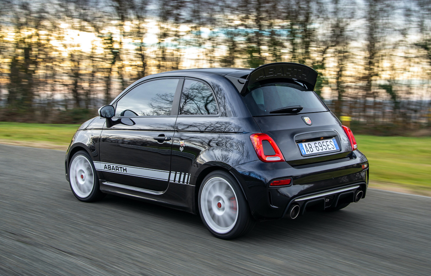 Nuova Abarth 695 Esseesse: L’instant Classic Dello Scorpione