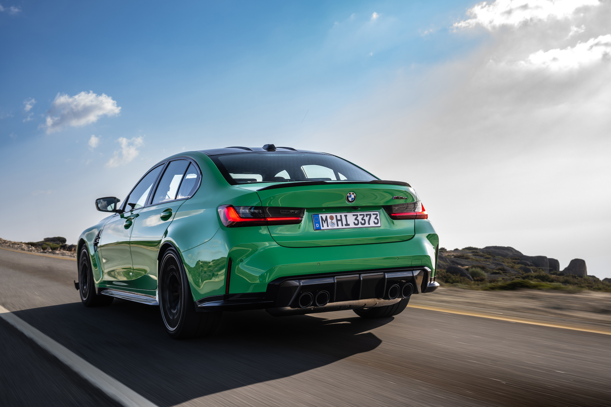 La nuova BMW M3 CS annuncia immediatamente il suo carattere tagliente con una serie di dettagli di design specifici.