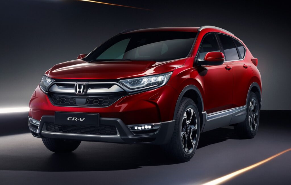 Nella Honda CR-V un motore benzina è ben abbinato alla nuova trasmissione automatica eCVT, con uso di doppio motore elettrico. 